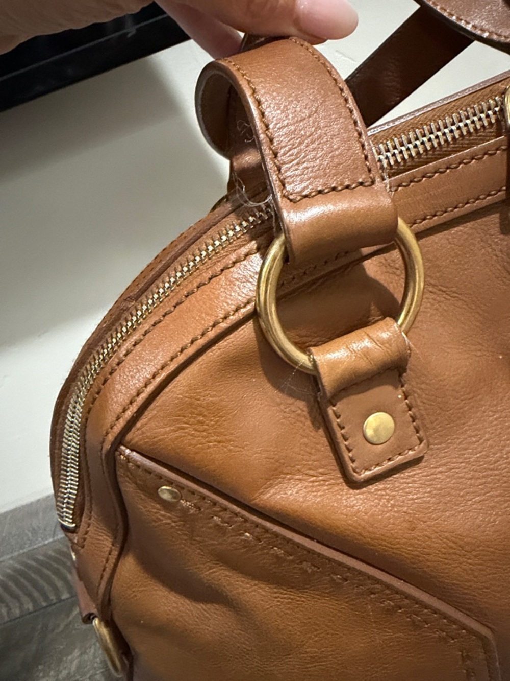 Yves Saint Laurent Tan Leather Large Muse - Picture 3 of 13